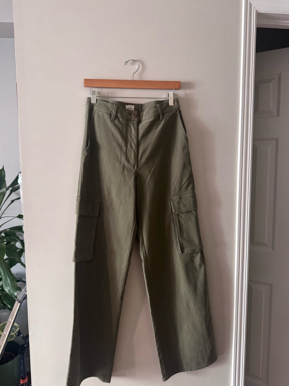 Aritzia Olive Cargo Wide-Leg Pants Size 6